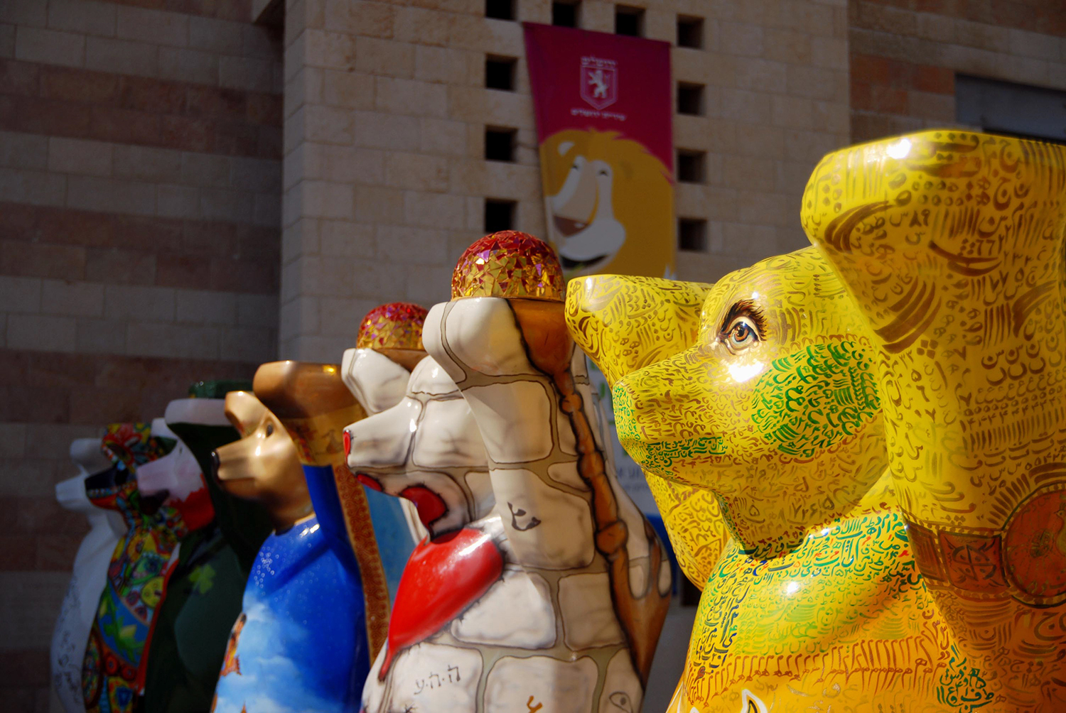 United Buddy Bears is an international art exhibition with more than 140 bears represented the UN countries, promoting tolerance and living in peace and harmony.